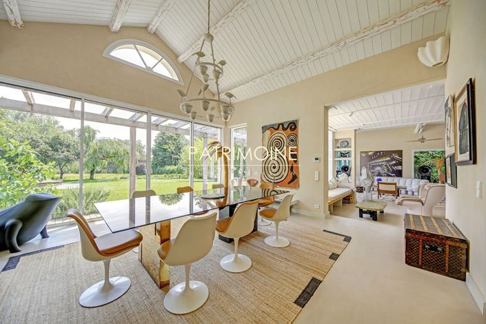 Image No.2-5 Bed Property for sale