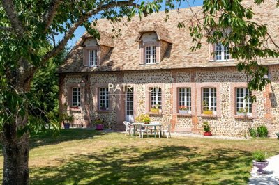 1 - Rugles, Property