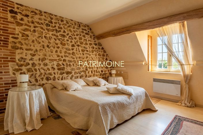 Image No.8-5 Bed Property for sale