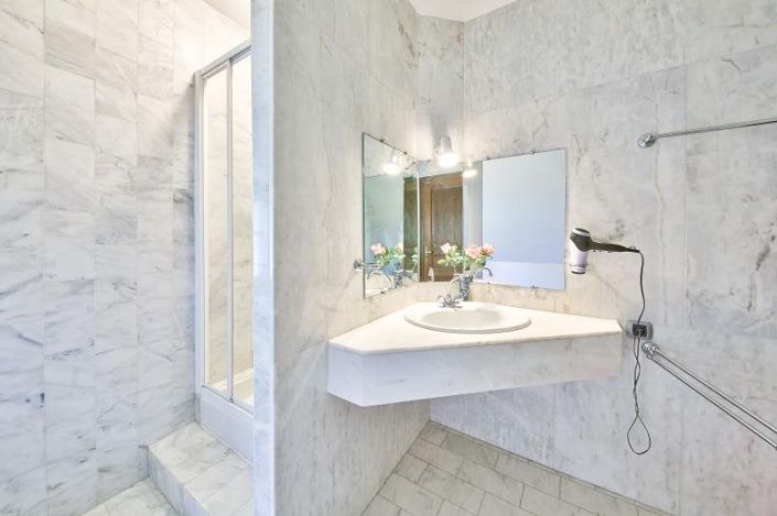 Image No.14-5 Bed Property for sale