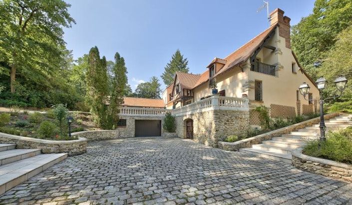 Image No.16-5 Bed Property for sale