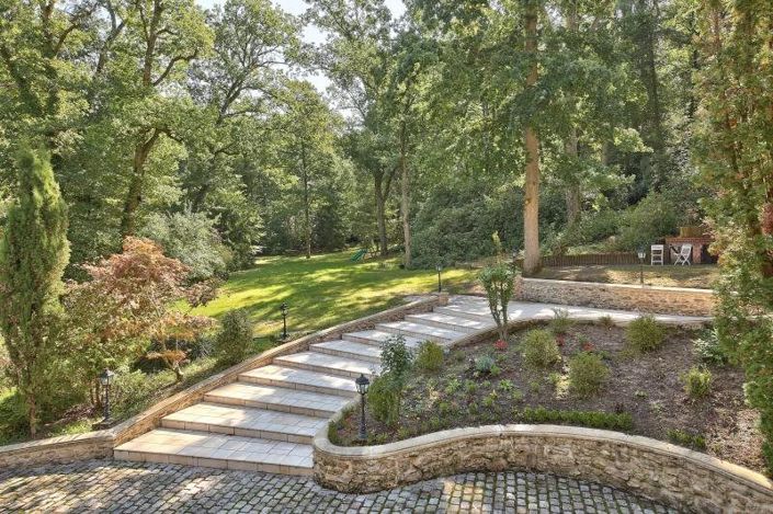 Image No.17-5 Bed Property for sale