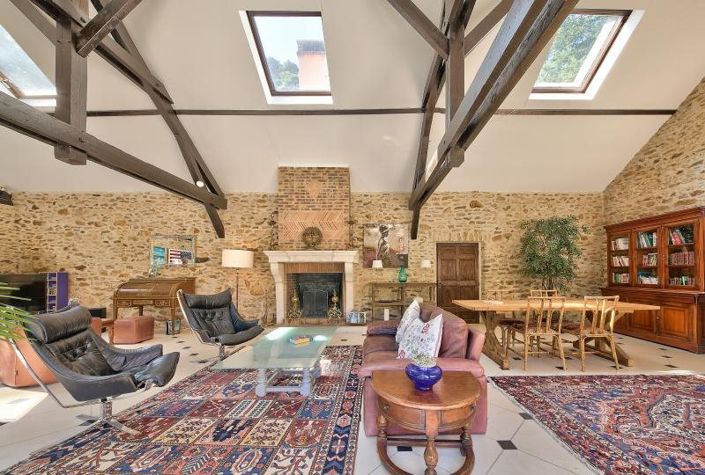 Image No.8-5 Bed Property for sale