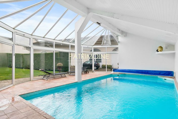 Image No.11-Propriété de 10 chambres à vendre à Noisy-le-Roi