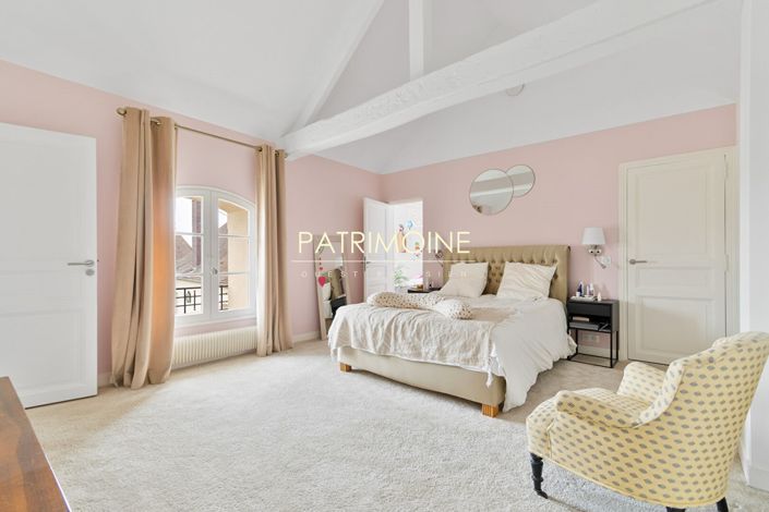 Image No.7-Propriété de 10 chambres à vendre à Noisy-le-Roi