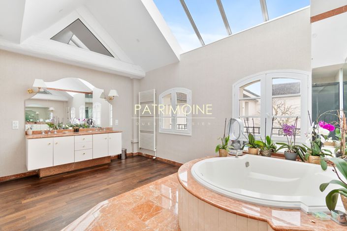 Image No.8-Propriété de 10 chambres à vendre à Noisy-le-Roi