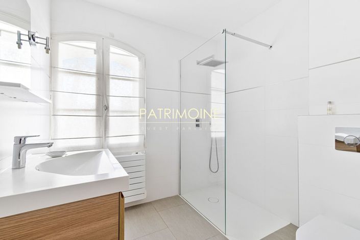 Image No.9-Propriété de 10 chambres à vendre à Noisy-le-Roi