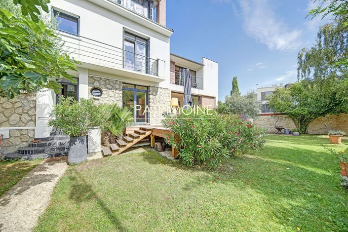 Image No.3-6 Bed Property for sale