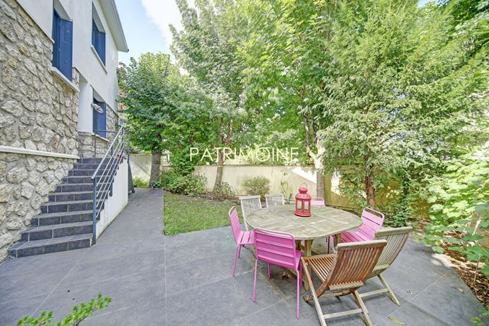 Image No.5-6 Bed Property for sale