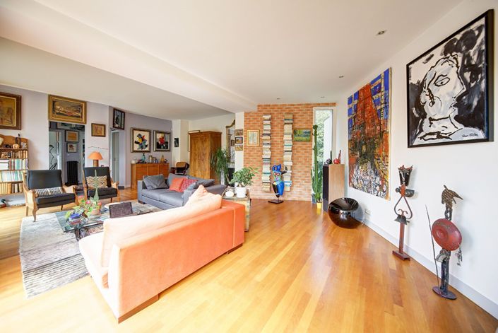 Image No.6-6 Bed Property for sale