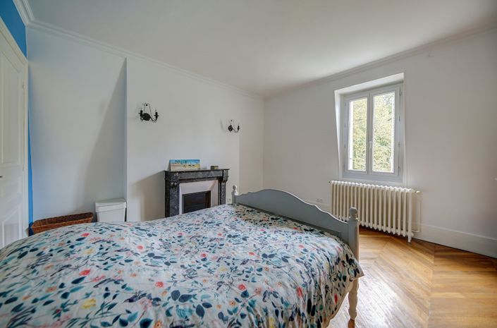 Image No.11-9 Bed Property for sale