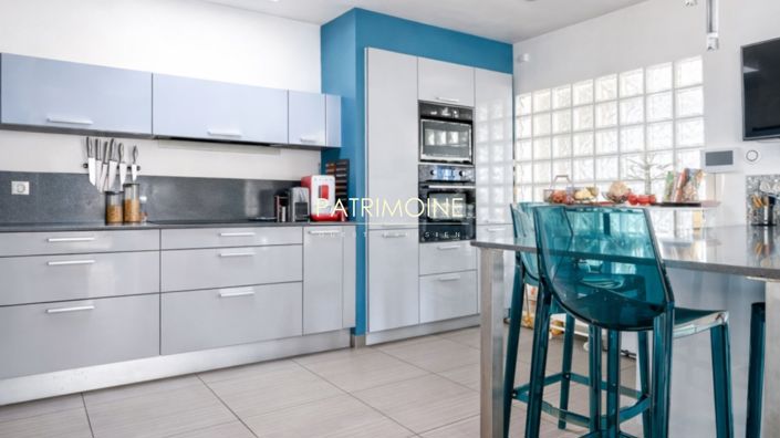 Image No.4-8 Bed House for sale