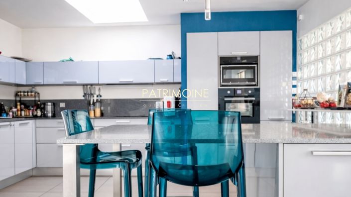 Image No.5-8 Bed House for sale