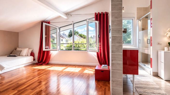 Image No.8-8 Bed House for sale