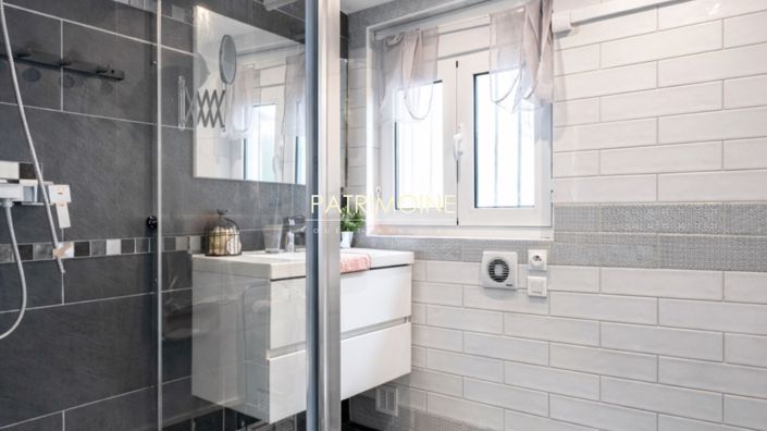 Image No.9-8 Bed House for sale