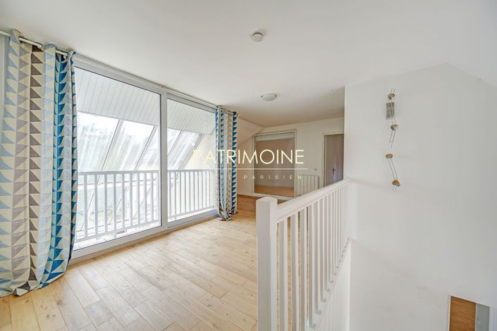 Image No.17-5 Bed House for sale