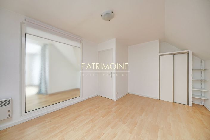 Image No.8-5 Bed House for sale