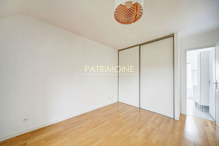 Image No.9-5 Bed House for sale