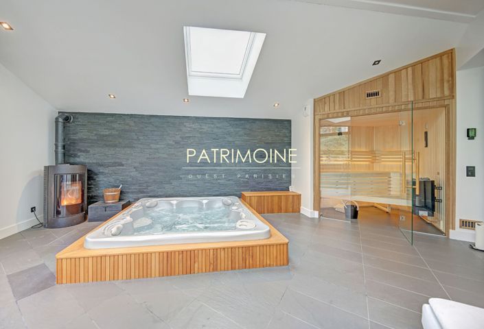 Image No.2-6 Bed Property for sale