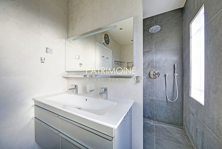 Image No.11-5 Bed Property for sale