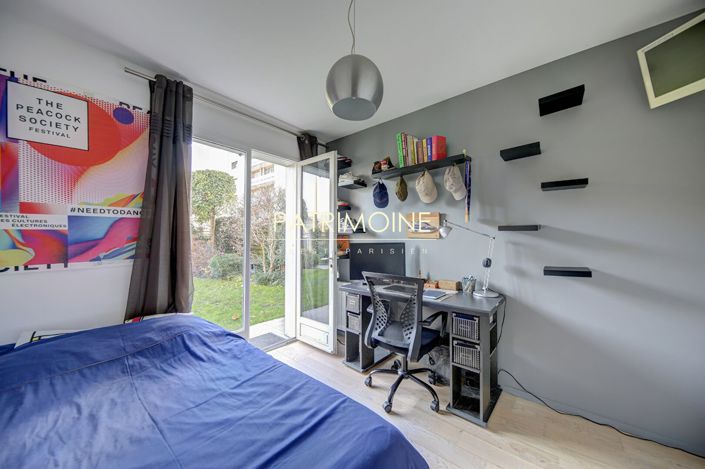 Image No.12-5 Bed Property for sale