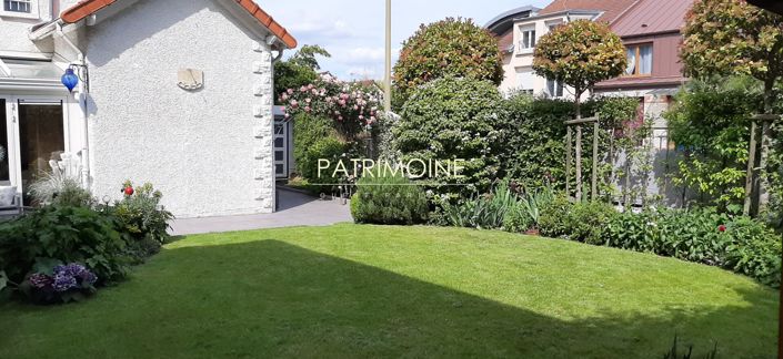 Image No.2-5 Bed Property for sale