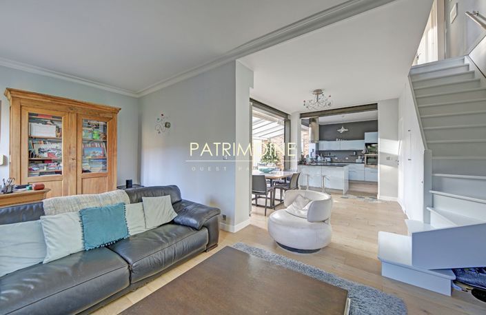 Image No.8-5 Bed Property for sale