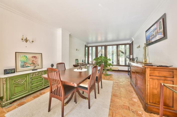 Image No.10-5 Bed Property for sale