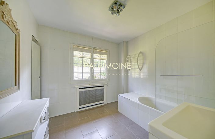 Image No.10-4 Bed House for sale