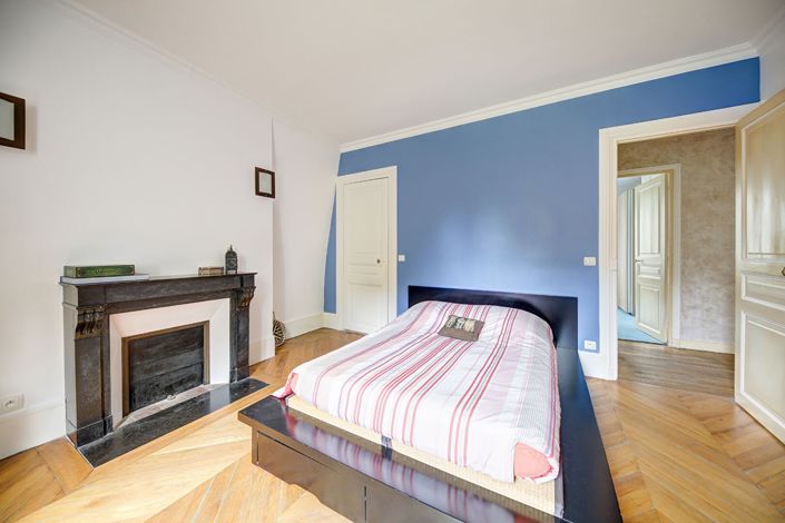 Image No.10-9 Bed Property for sale