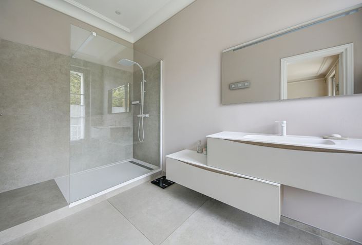 Image No.12-9 Bed Property for sale