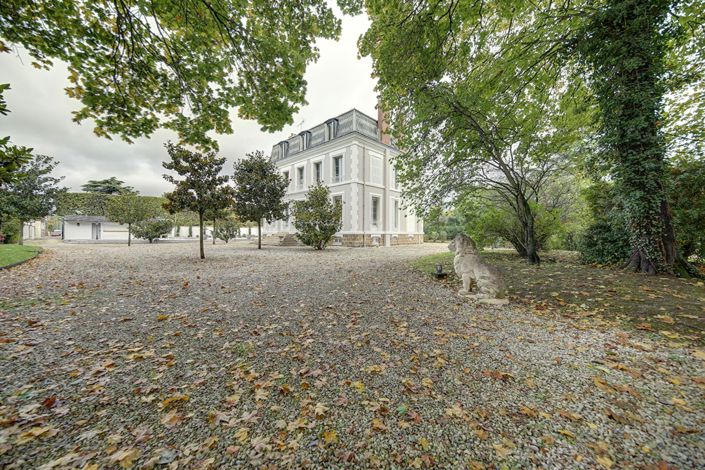 Image No.16-9 Bed Property for sale