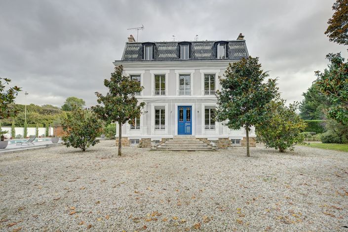 Image No.17-9 Bed Property for sale