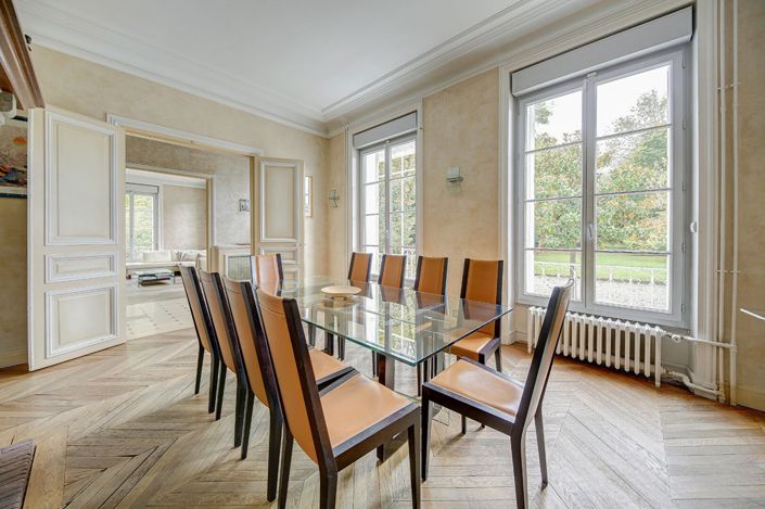 Image No.4-9 Bed Property for sale