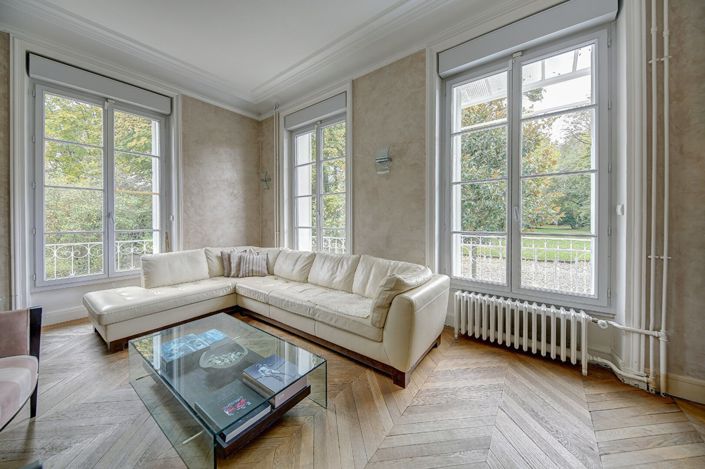 Image No.5-9 Bed Property for sale