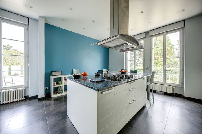 Image No.7-9 Bed Property for sale