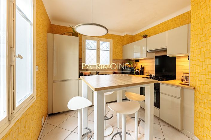 Image No.2-4 Bed House for sale