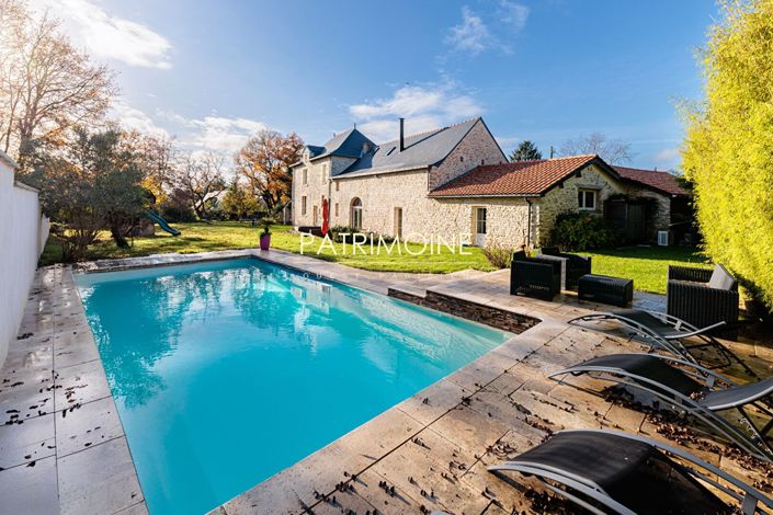 Image No.2-Propriété de 6 chambres à vendre à Nantes