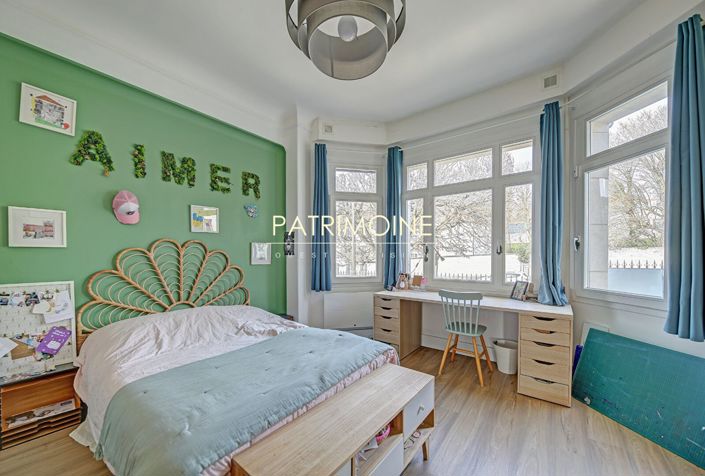 Image No.15-8 Bed Property for sale