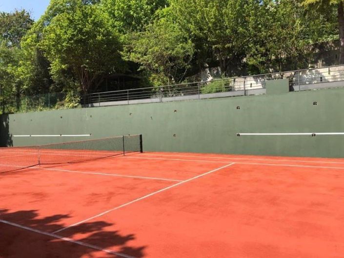 Image No.18-8 Bed Property for sale