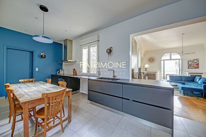 Image No.6-8 Bed Property for sale