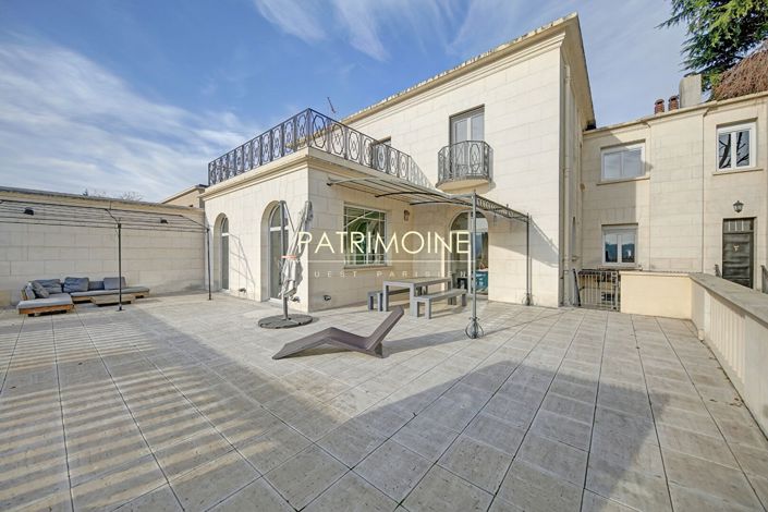 Image No.2-8 Bed Property for sale