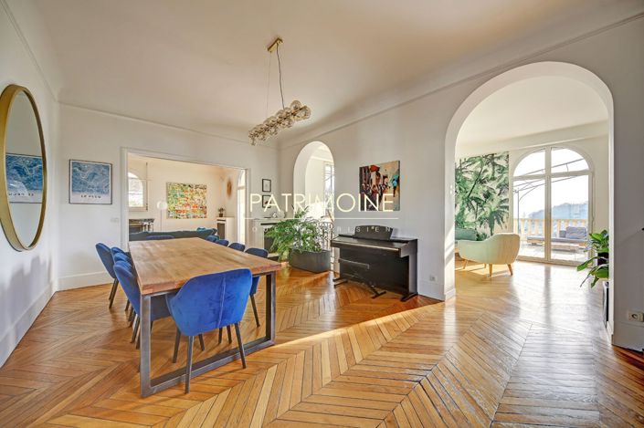 Image No.5-8 Bed Property for sale