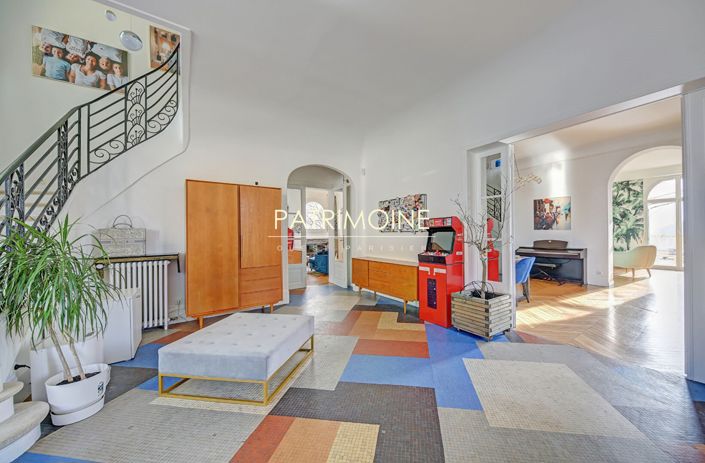 Image No.6-8 Bed Property for sale