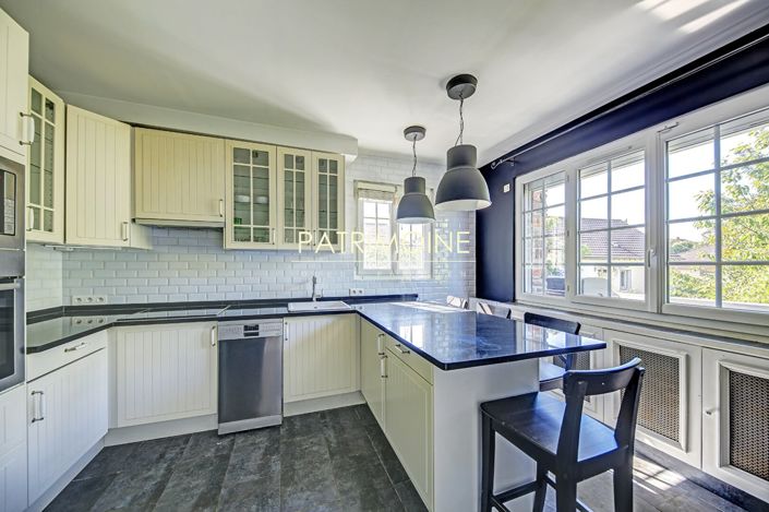 Image No.9-4 Bed House for sale