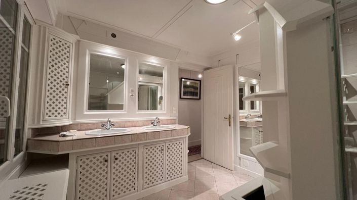 Image No.10-3 Bed House for sale