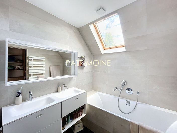 Image No.14-6 Bed Property for sale