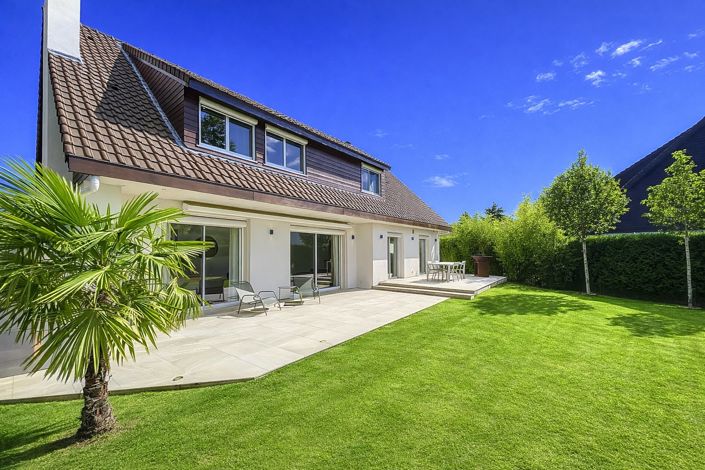 Image No.16-6 Bed Property for sale