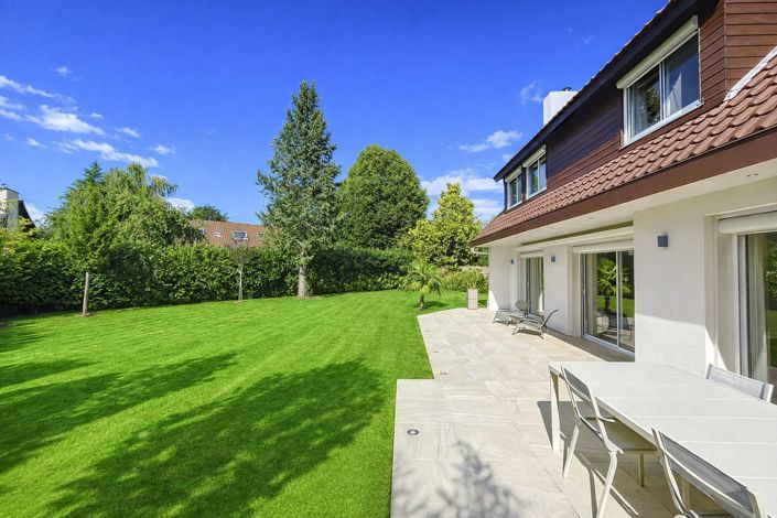 Image No.17-6 Bed Property for sale