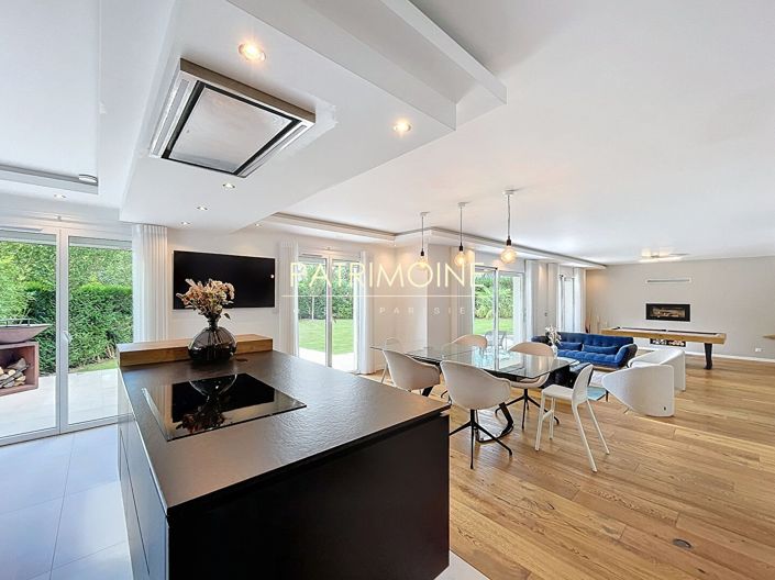 Image No.5-6 Bed Property for sale